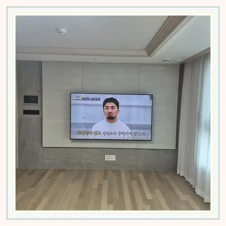 벽걸이TV 거치대 참고 사진 · 마포더클래시 설치 조건