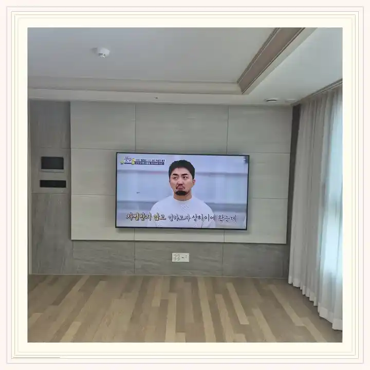 벽걸이TV 거치대 참고 사진 · 이지마루종로 설치 조건