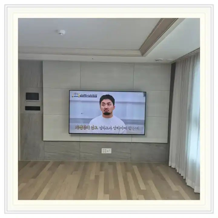 벽걸이TV 거치대 참고 사진 · 용산롯데캐슬센터포레 설치 조건