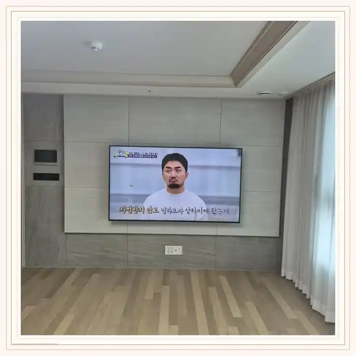 벽걸이TV 거치대 참고 사진 · e편한세상서대문 설치 조건